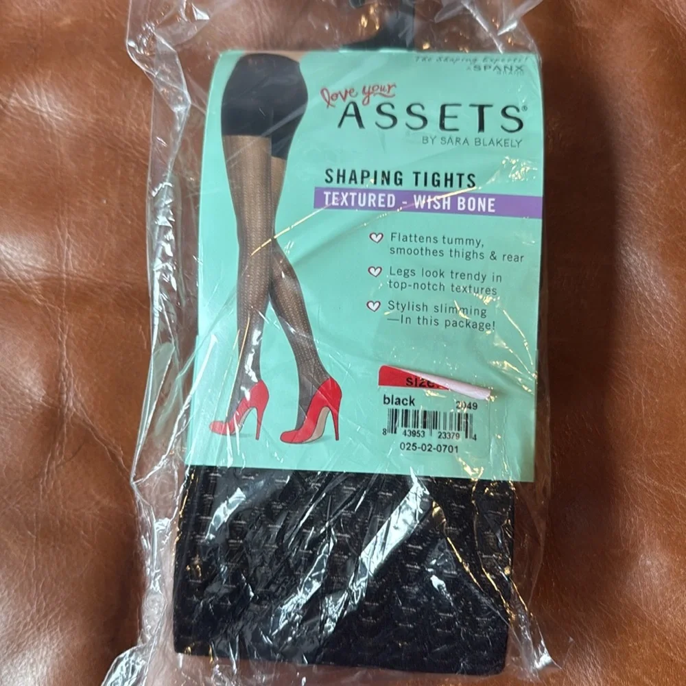 Assets by Spanx NWT Shaping tights‎ textured wishbone Black Size 1 or Size 2